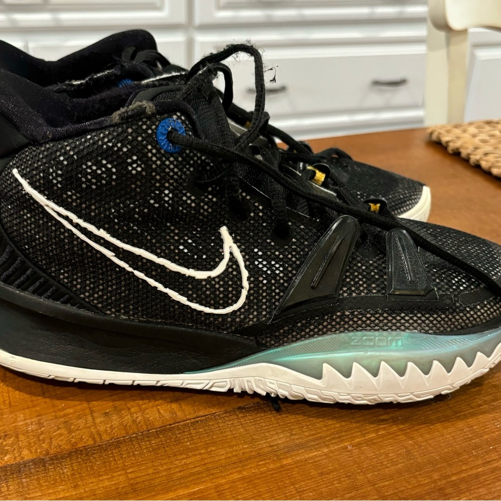 Nike Kyrie 7 shoes basketball/ volleyball